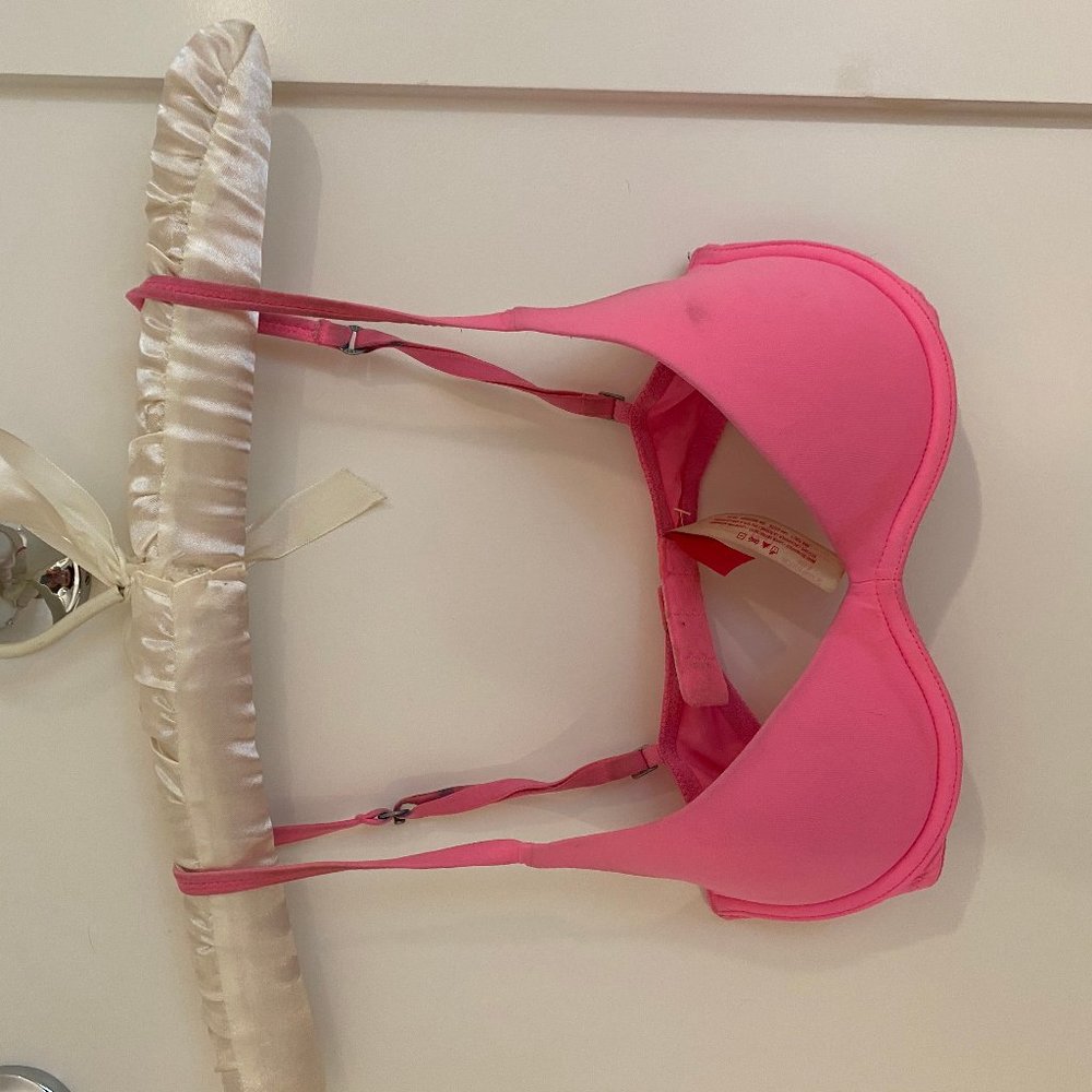 PINK Scoop neck Push Up Bra